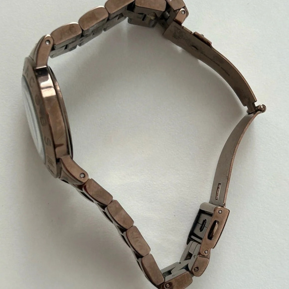 FALL CLEARANCE Marc by Marc Jacobs Women's MBM3119 Amy Brown Watch - Picture 6 of 7